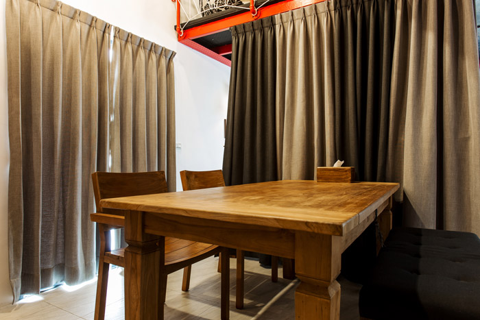 瑞億意象-R33豪華家庭房餐桌